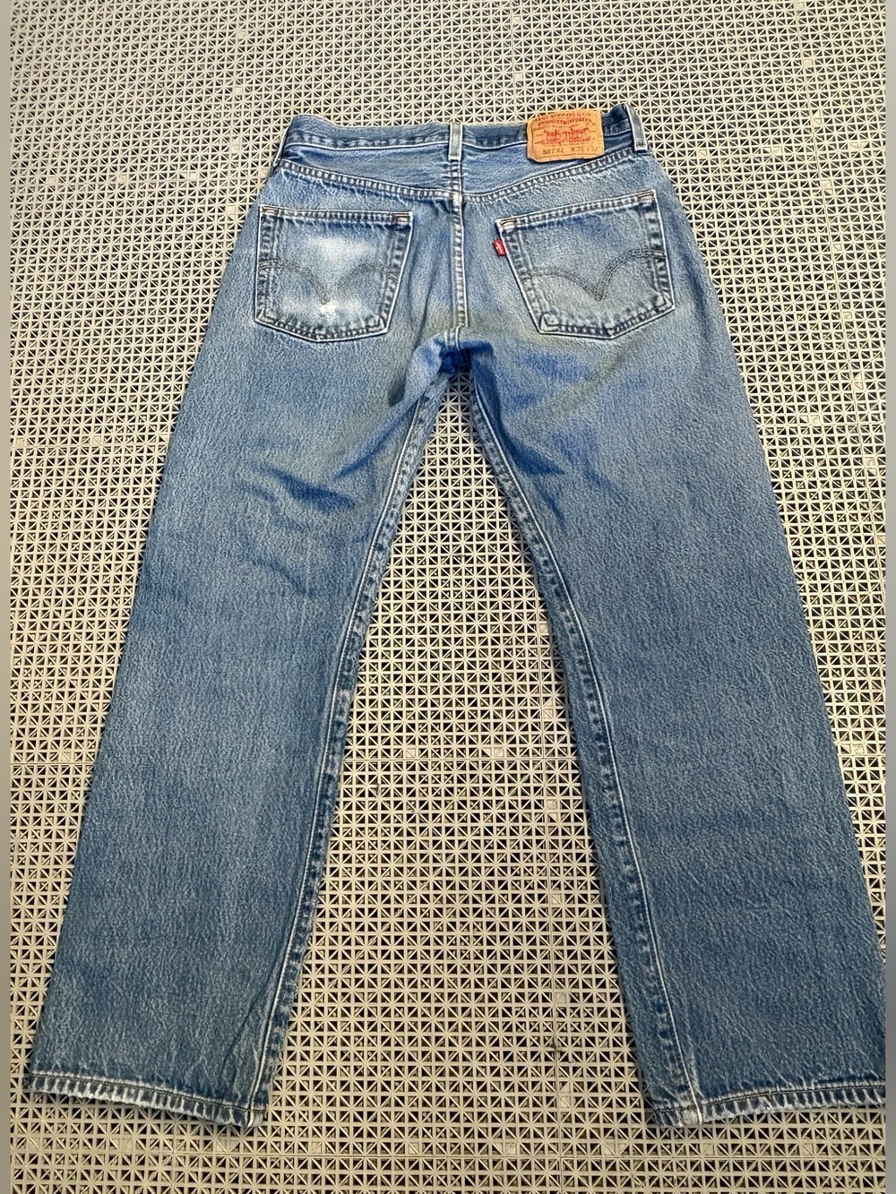 Vintage Levi’s 501 Medium Wash Button-Fly Blue Jeans - Y2K - Picture 2 of 12